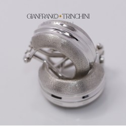 Orecchini Oro bianco 18 kt ciappa e perno lucido satinato
